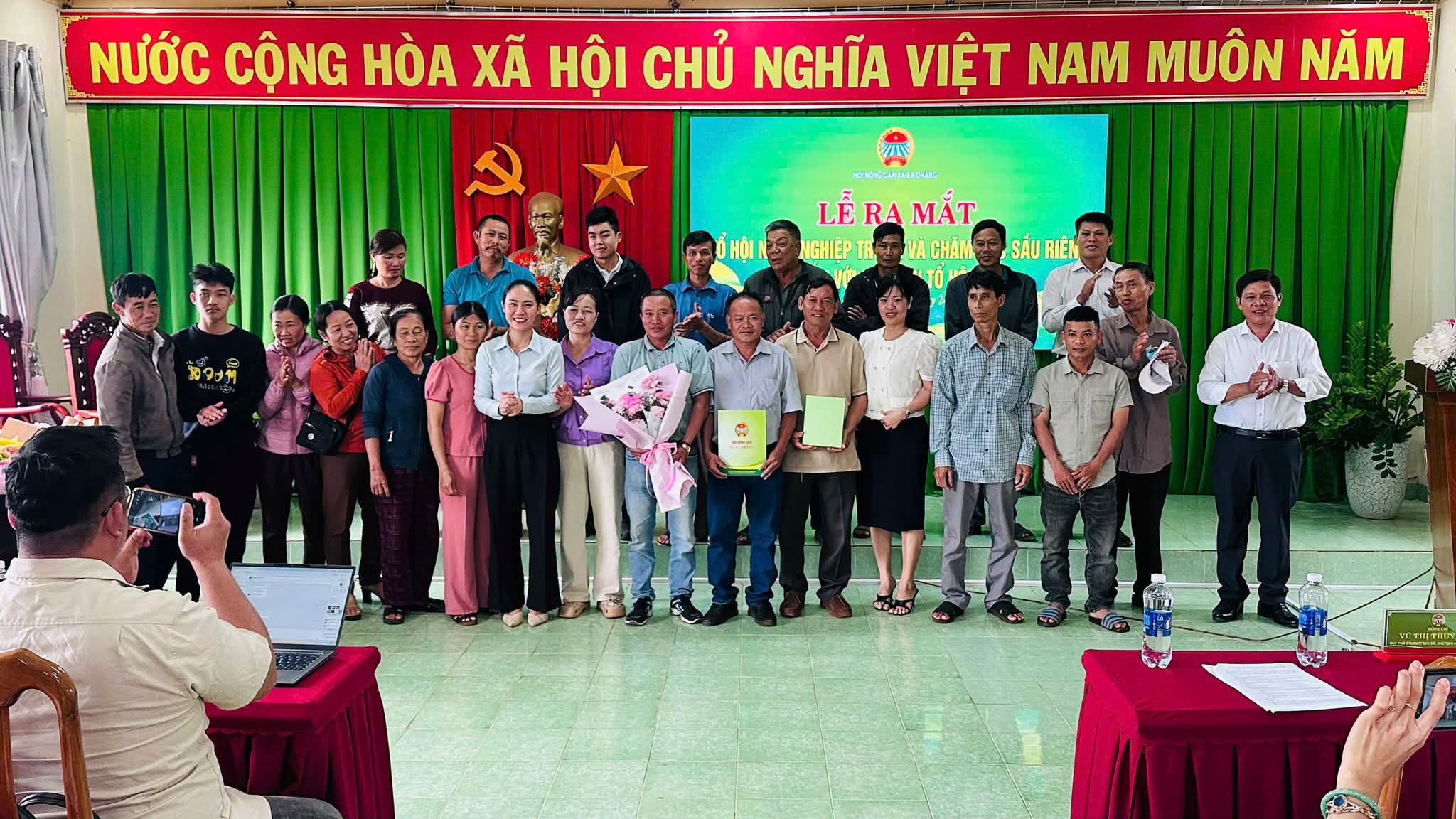 Tập Huấn Xây Dựng Mã Số Vùng Trồng Và Sản Xuất Sầu Riêng Ứng Dụng Công Nghệ Tại Xã Ea Drăng